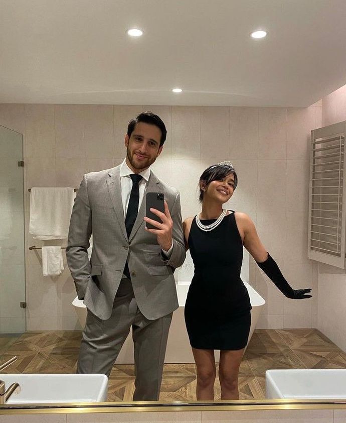 Bugün sevgilimle 1. yıl dönümümüz. Romantik yemek için nasıl bir kombin yapmalıyım?