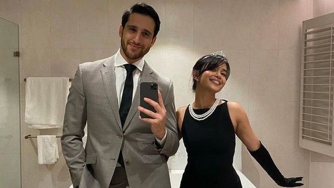 Bugün sevgilimle 1. yıl dönümümüz. Romantik yemek için nasıl bir kombin yapmalıyım?