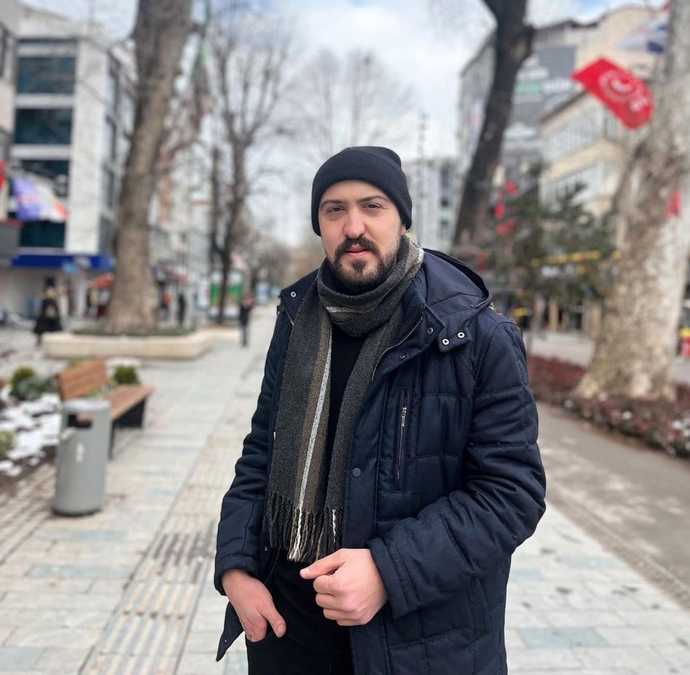Sizce Güncel Olarak Hangisi Daha Komik?