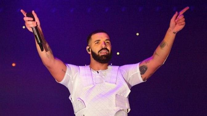 Drake'ten 'Bebeğimin zengin babası olur musun?' diyen hayranına 25 bin dolarlık jest! Ünlü şarkıcıyı seviyor musunuz?