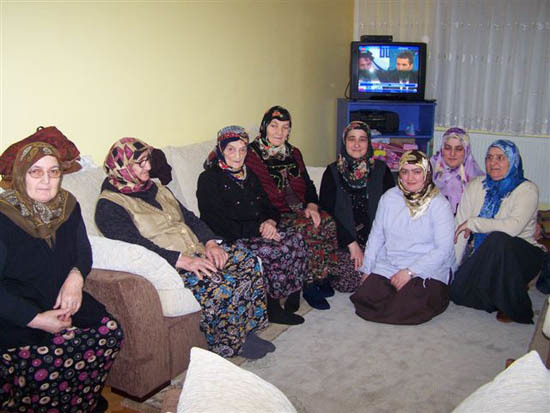 Türk kadınlarının klasik giyim tarzını nasıl buluyorsunuz?