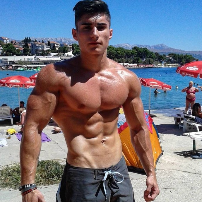 Geniş omuzlu erkekleri kadınlar beğeniyor mu?