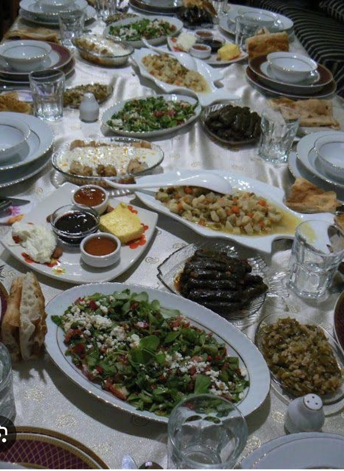 Sitede kiminle/kimlerle iftar sofrasında beraber olmak isterdiniz?