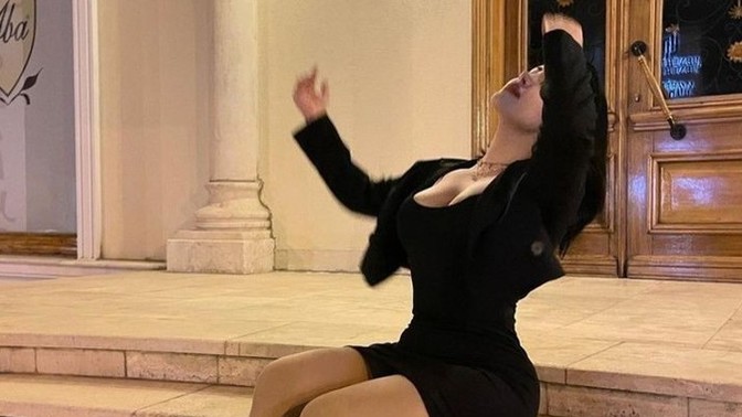 Göğüs dekoltesi nasıl bir vücutta daha iyi görünür?