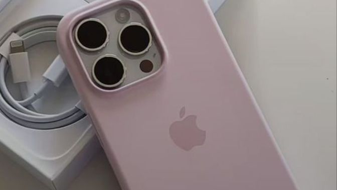 Sevgilime pembe iPhone aldırdım. Bu yaşınızda size ne alındı?