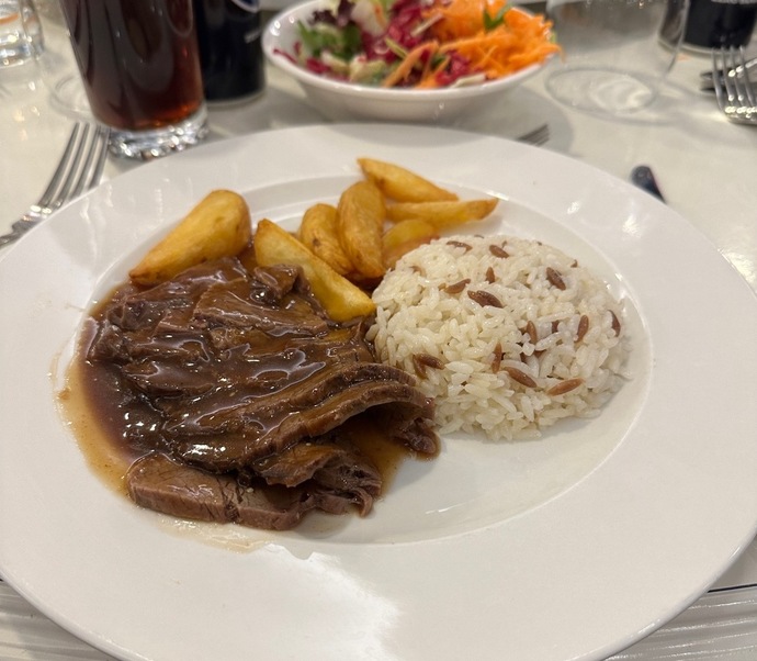 Dışarıda iftar yaparken tercihiniz yine ev yemekleri mi oluyor yoksa fastfood tarzı yemekler mi?