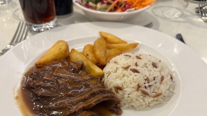 Dışarıda iftar yaparken tercihiniz yine ev yemekleri mi oluyor yoksa fastfood tarzı yemekler mi?