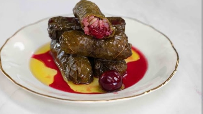 Vişneli yaprak sarma sever misiniz?
