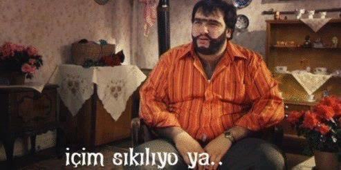 Şu an canı acayip sıkılan tek ben miyim?