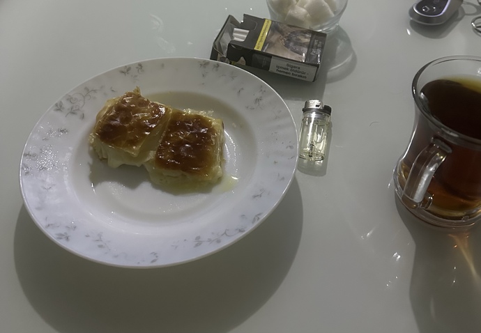 Bu saatte börek yermisiniz?