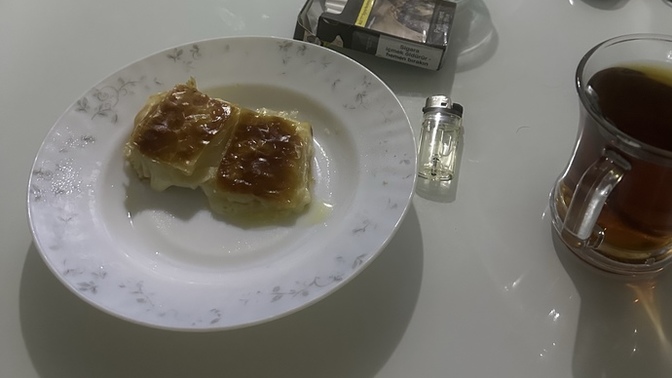 Bu saatte börek yermisiniz?