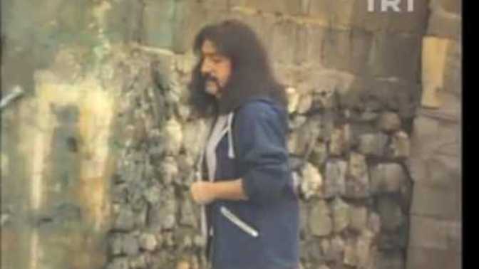 Barış Manço'dan güzel bir şarkı. Minibüsün radyosunda çalarken denk geldim. Dinler misiniz?