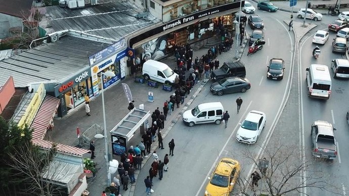 Kızlar pide kuyruğu gibi talibiniz olsa ne yapardınız?