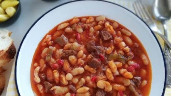 Akşam kuru fasulye yapıcam sizce etsiz mi yapayım yoksa kıymasız mı?