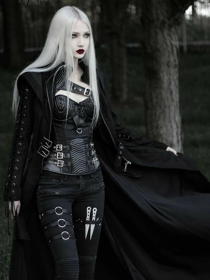 Gotik tarza sahip biri size nasıl bir vibe verir?