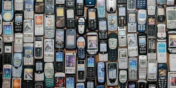 Akıllı telefonlar hayatımıza girmeden önce kullandığınız son tuşlu telefon hangisiydi?