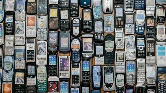 Akıllı telefonlar hayatımıza girmeden önce kullandığınız son tuşlu telefon hangisiydi?