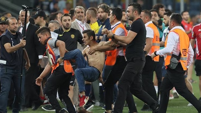 Erkeklerin futbol tutkunu olması hakkında ne düşünüyorsunuz?
