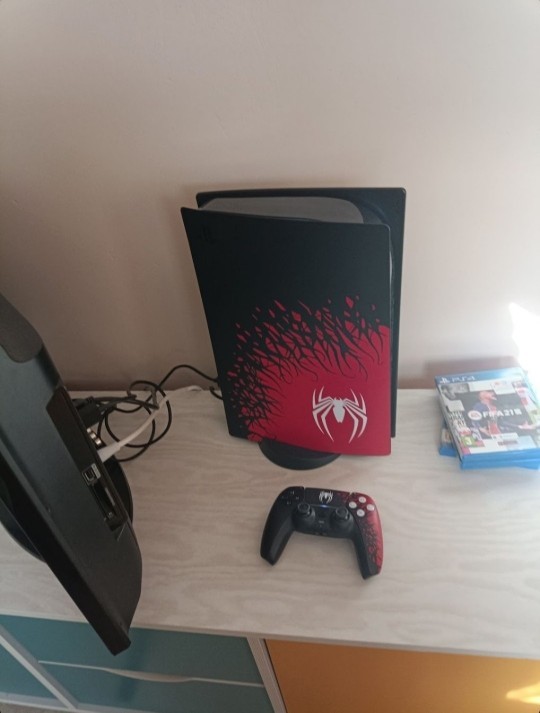 Oyun oynarken hangi konsolu tercih edersiniz 🎮?