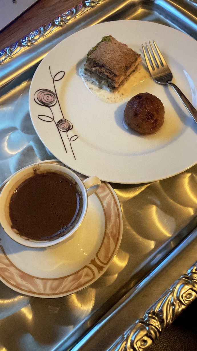 Türk kahvesinin yanında ne tüketirsiniz ☕️?