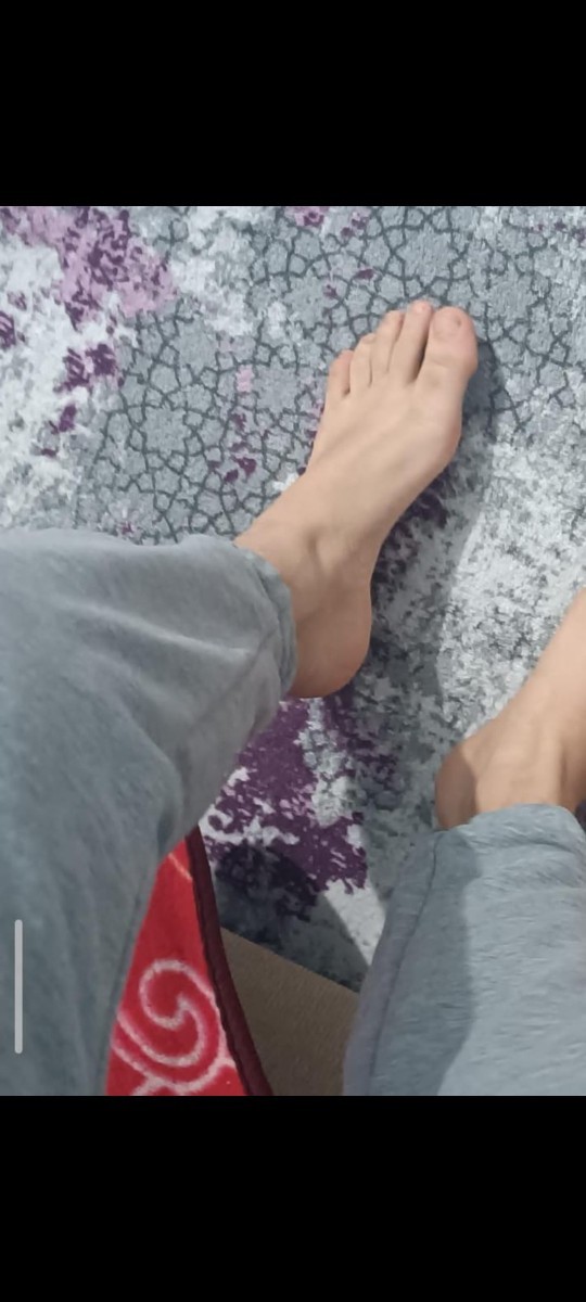 Tırnağıma sevgilimin adının baş harfini yazdım bana çok kırosun dedi?