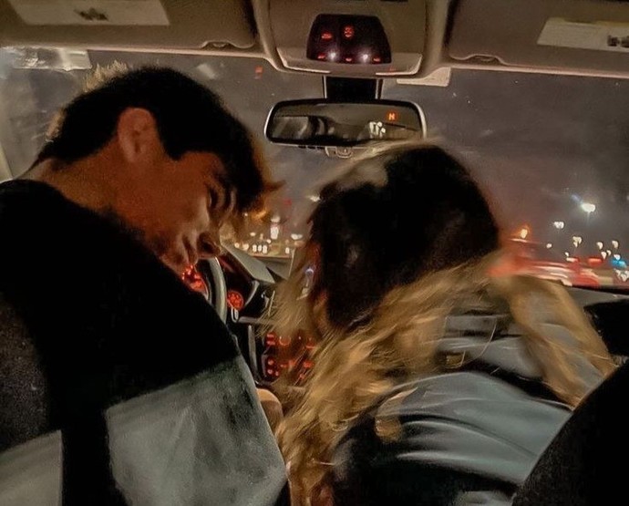 Gecenize bir şarkı bırakayım mı?