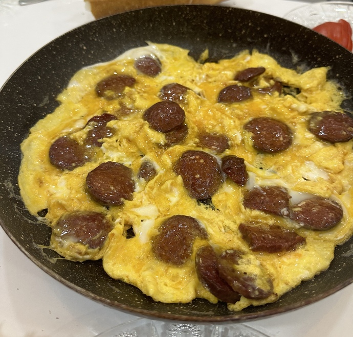 Sahurda sucuklu yumurta yermisiniz?