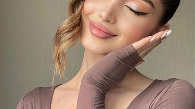 Makyaj da pürüzsüz görüntüyü elde etmek için ilk olarak ne sürmelisin?