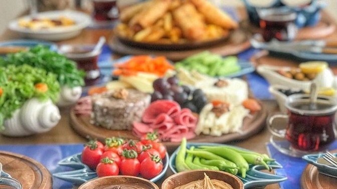 Ramazan ayında sahur sofrasına mı, iftar sofrasına mı daha güzel hazırlıklar yaparsınız 😋?