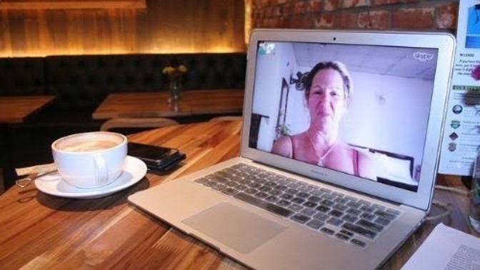 İnternet üzerinden karşı cins ile görüntülü konuşmak, kafede buluşuyormuş hissi yaşatır mı?