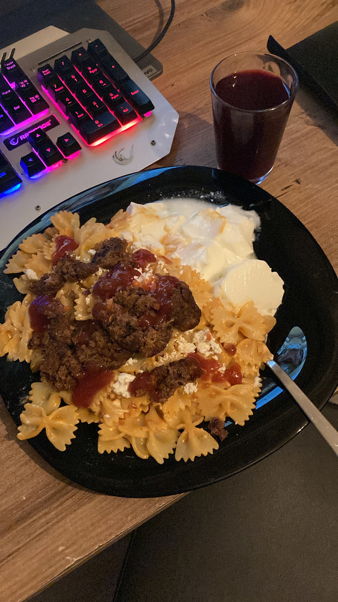 Kimler köfteki makarnayla aşk yaşıyor 🍝?