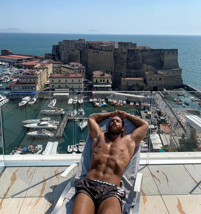 Kızlar, 🤩😈En çok hayran kaldığınız erkek ünlü kim🤤😏?