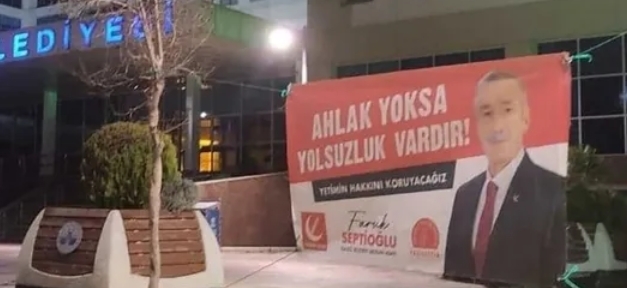 Yeniden Refahın Ahlak Yoksa Yolsuzluk Vardır pankartı belediye tarafından indirildi! Sizce Yeniden Refah başarılı olabilir mi?