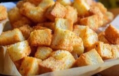 Ramazan ayında hangisini çorbanıza doğramak daha lezzetli ve doyurucu oluyor, kruton/ kızarmış ekmek mi, direkt pide mi 😋👍?