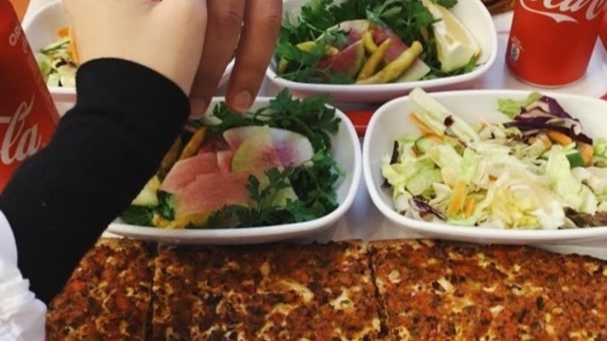 Sevgilinizle karşılıklı yemek yerken rahat mısınız?