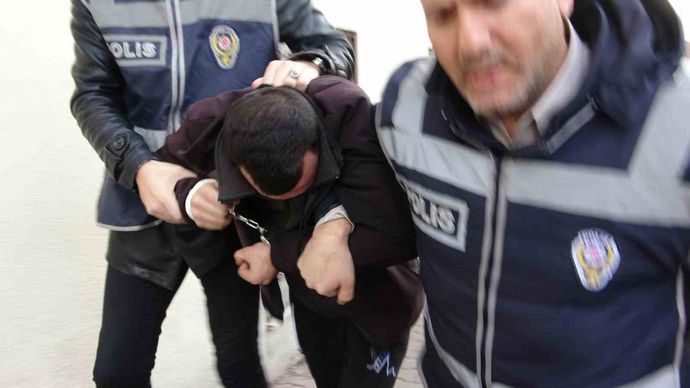 Otobüste yanınıza oturan yabancı biriyle sohbet eder misiniz?