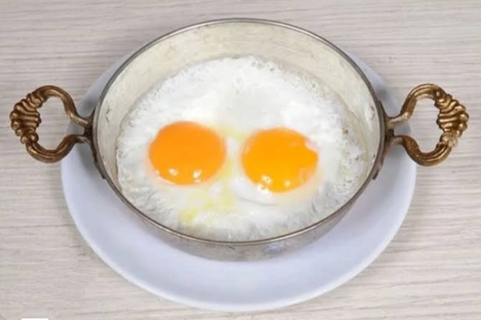 Sahura sahanda iki yumurta kırayım da millet sahur nasıl hazırlanırmış görsün değil mi?