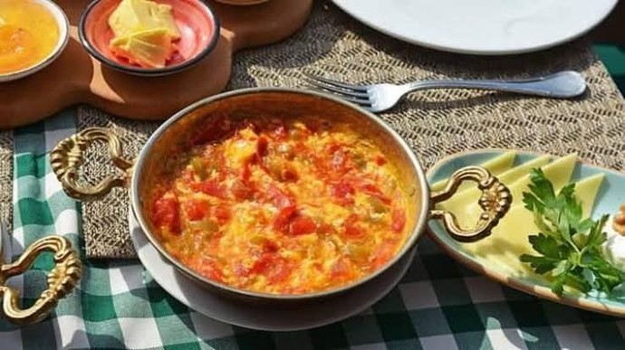 Menemen soğanlı mı yenir soğansız mı yenir?