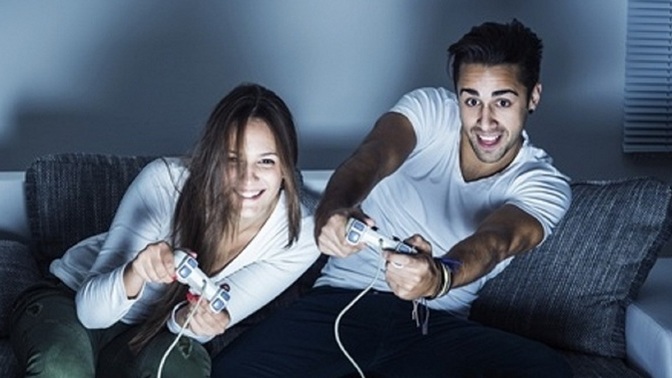 Eşiniz Playstation/oyun bağımlısı çıkarsa ne yaparsınız? Bu bağımlılık yüzünden onu boşar mısınız, yoksa ona eşlik mi edersiniz?