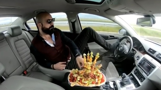 Aracında yemek yer/yedirir misin?