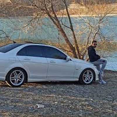 Sosyal medya hesaplarında arabasıyla poz verenleri siz de itici buluyor musunuz?