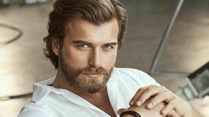 Yakışıklı erkeğin düşmanı çok mu olur?