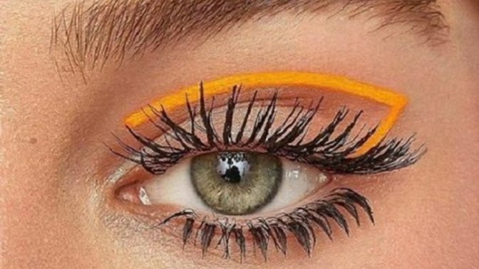 Renkli arrow liner göz makyajı nasıl duruyor?