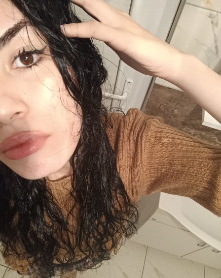 Saçlarımı böğürtlen siyahına boyadım, olmuş mu?