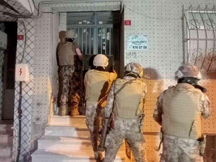 Kendinden küçük biriyle bir şeyler yaşadın mı?