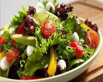 İftarda salata ve ayran gibi içecekler veya asitli içecekler sizce aynı anda olmalı mı?