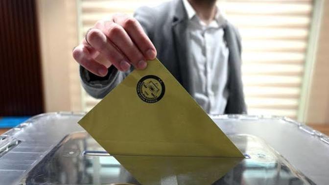 Erkek arkadaşım HDP'ye oy verecekmiş. Ak Parti'ye oy vermesi için rica ettim ama karışamazsın diyor. Ne yapmalıyım?