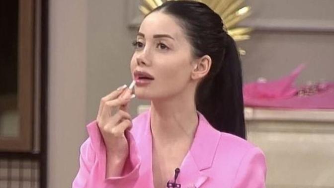Aşırı süslü kadınlar erkeklere itici mi geliyor?