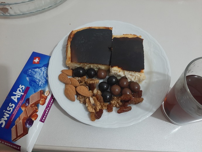 Cayı şekersiz içtiğim için şöyle küçük bi tabak hazırladım nasıl olmuş🤠?