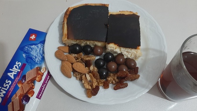 Cayı şekersiz içtiğim için şöyle küçük bi' tabak hazırladım nasıl olmuş🤠?